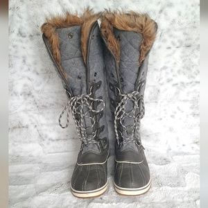 Global Win Quilted gray fur warm tall Duck Boot winter Snow boots. Size 8.5.